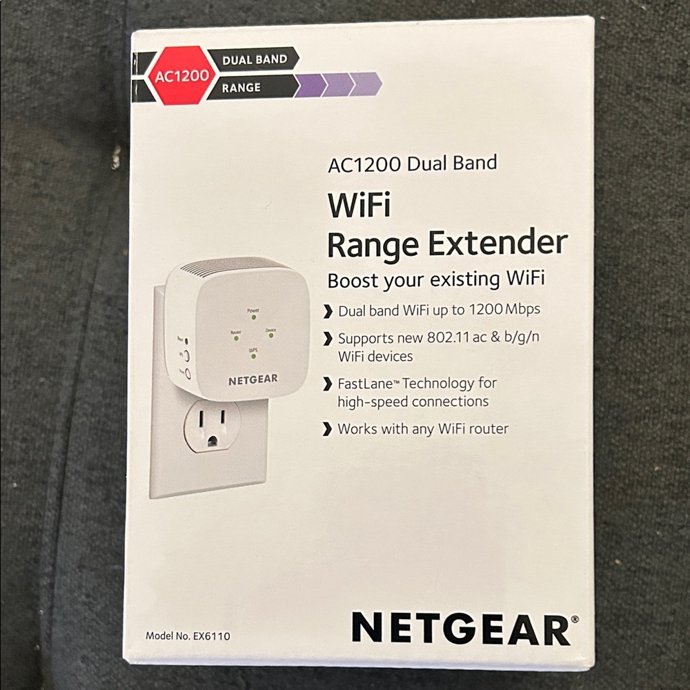 Brand New NETGEAR AC1200 Dual Band WiFi Range Extender - White